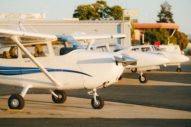 Cessna Skyhawk (N128SH)