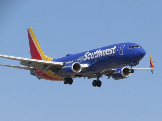 Boeing 737-800 (N8548P) - Landing RWY 20R