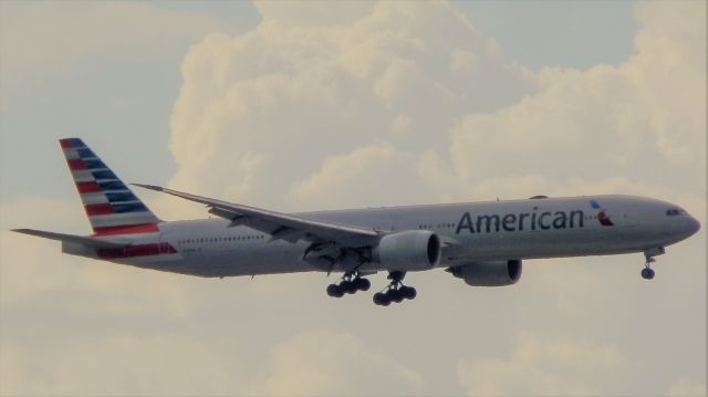 BOEING 777-300ER (N731AN) - The Workhorse B777-300ER "Arriving from London,Heathrow(LHR/EGLL)