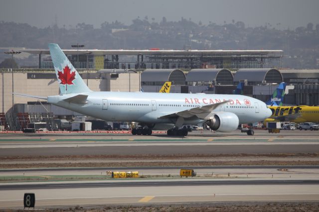 BOEING 777-200LR (C-FIUA)