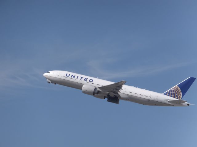 Boeing 777-200 (N77014)