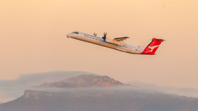 de Havilland Dash 8-400 (VH-LQH)