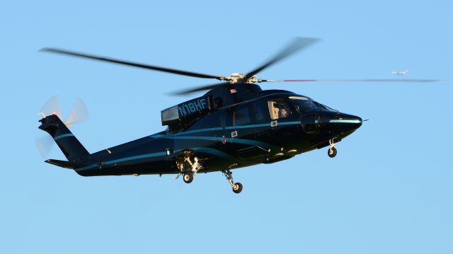 Sikorsky S-76 (N18HF) - Landing at Atlantic Aviation. British Airways 747-400 in the background.