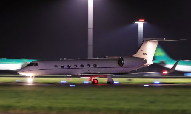 18-1942 — - "sam316" usaf c-37b 18-1942 arriving in shannon tonight 19/9/20.