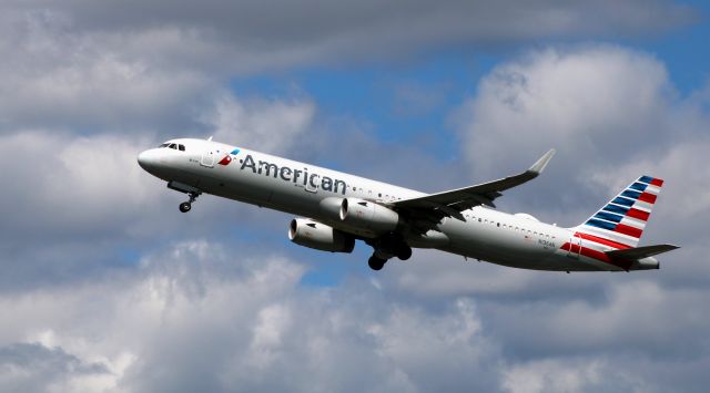 Airbus A321 (N136AN) - Shortly after departure is this 2015 American Airlines Airbus A321-231 in the Summer of 2020.