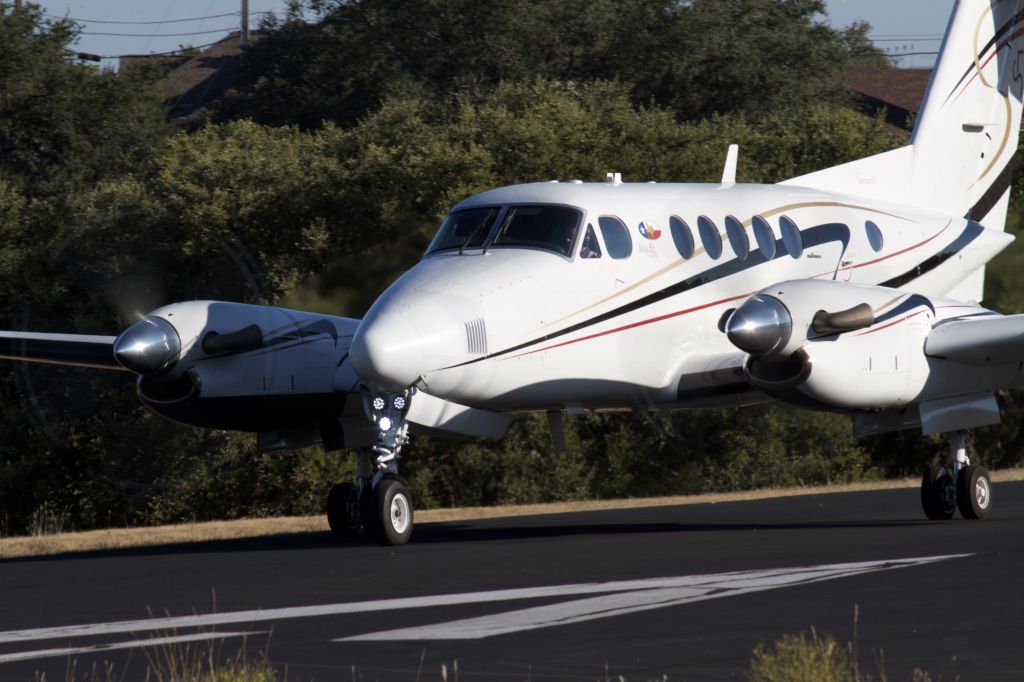 Beechcraft Super King Air 200 (N455LC)