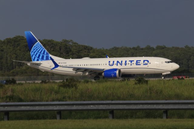 Boeing 737 MAX 8 (N17294) - 7/30/23 landing Rwy 35R