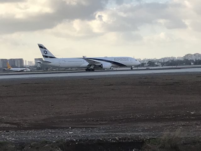 Boeing 787-9 Dreamliner (4X-EDM) - Taxiing before takeoff 