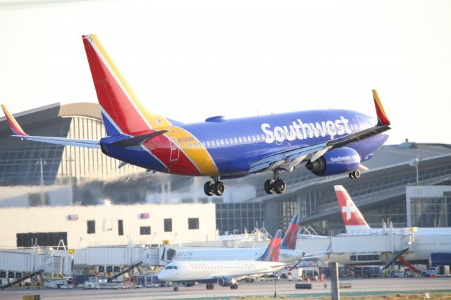 Boeing 737-700 (N235WN)