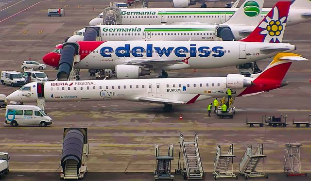 Bombardier CRJ-1000 (EC-MSL)