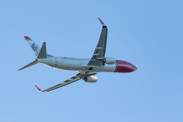 Boeing 737-700 (LN-DYW) - Takeoff from Copenhagen. Maj 2015