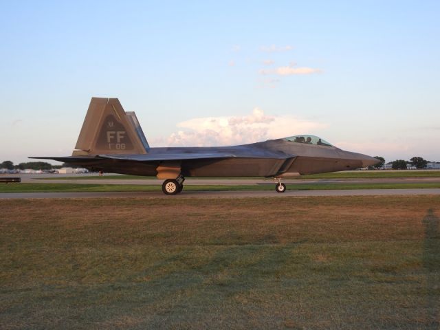 Lockheed F-22 Raptor —