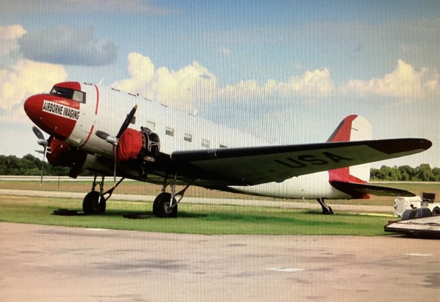 Douglas DC-3 (N247H)