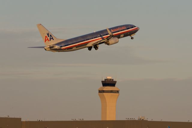 Boeing 737-800 (N901AN)