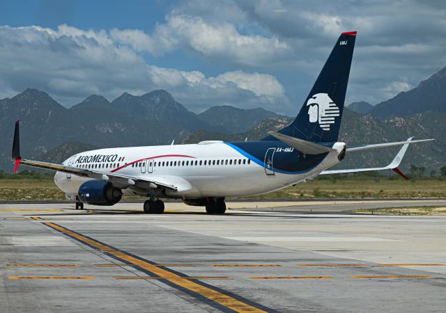 Boeing 737-800 (XA-AMJ)