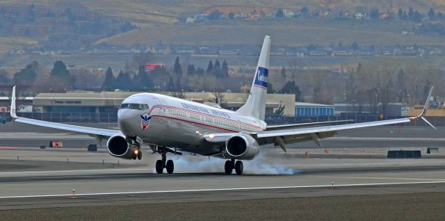 Boeing 737-900 (N75435) - N75435, the UA B739 that wears the "Continental Airlines" retro livery, is clicked here as the mains touch down on Reno Tahoe Internationals 16L a half hour before high noon to complete a short flight from SFO.