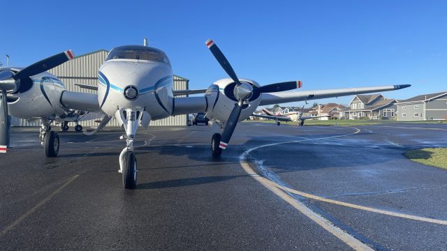 Beechcraft Twin Bonanza (N28EC)