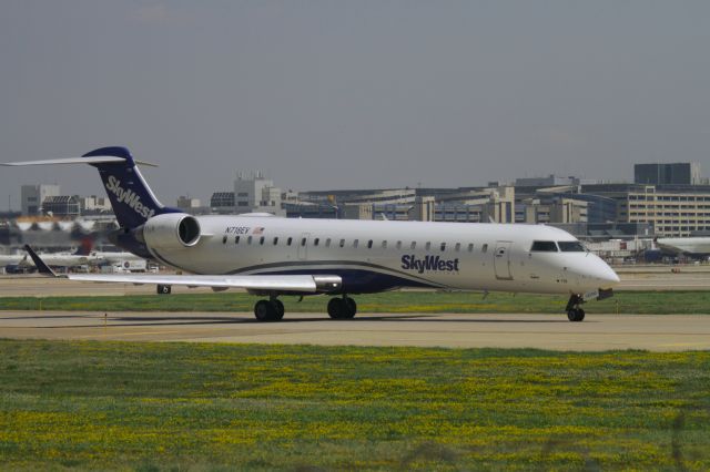 Canadair Regional Jet CRJ-700 (N718EV) - Skywest CRJ700 taxing to 17-35 on mike. Taken at MSP Aircraft viewing area. Camera: Canon 7D  W/ 70-300mm USM
