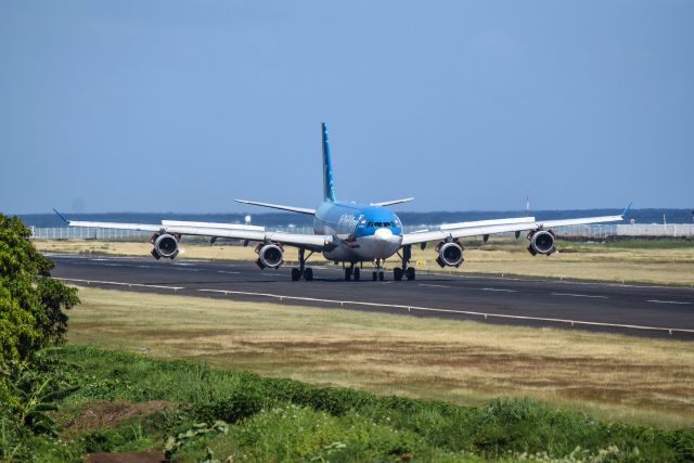 Airbus A340-300 (F-OJTN)