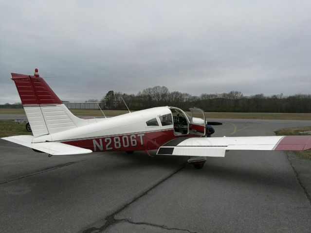 Piper Cherokee (N2806T)