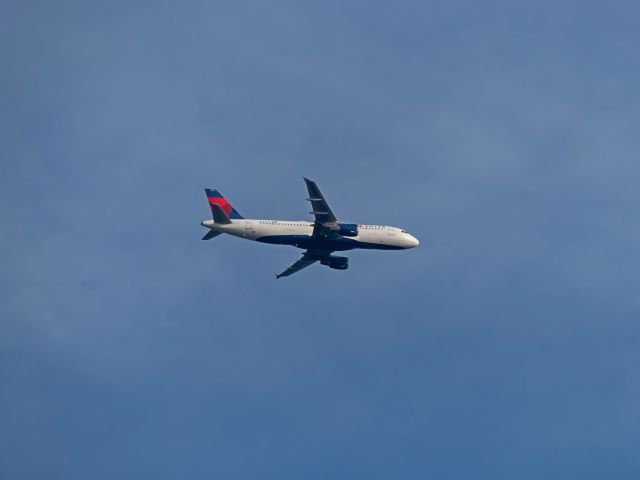 Airbus A320 (N333NW)