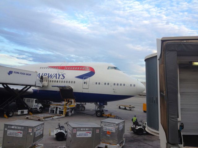 Boeing 747-200 — - Peekaboo, neighbor!