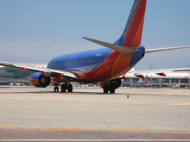 Boeing 737-700 (N484WN) - Taxiing to RWY 19R