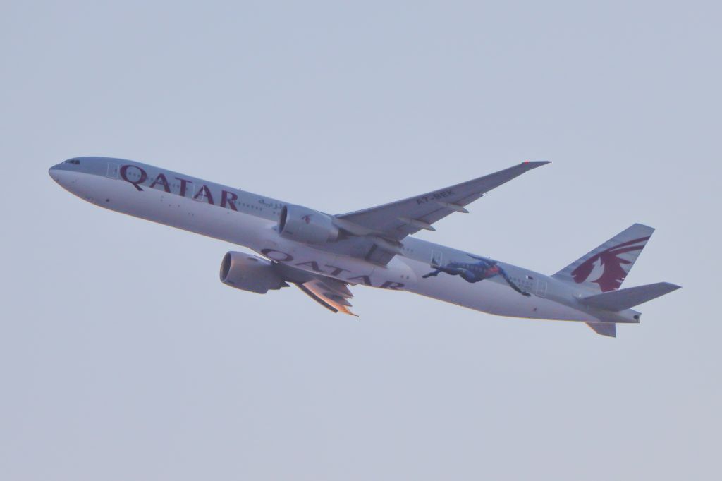 BOEING 777-300ER (A7-BEK)