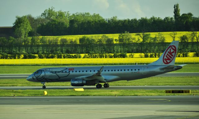 Embraer ERJ-190 (OE-IHA) - Niki Embraer ERJ-190LR OE-IHA in Vienna Schwechat