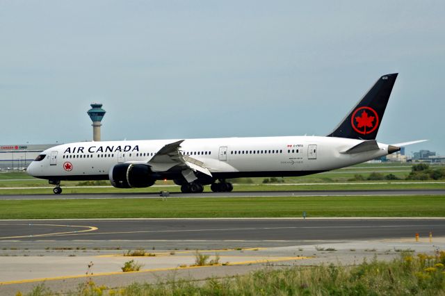 Boeing 787-9 Dreamliner (C-FRTU)