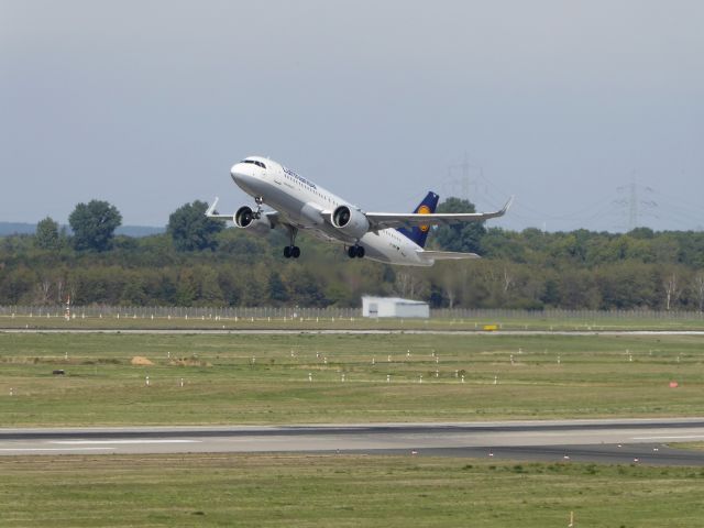 Airbus A320 (D-AINF) - Lufthansa A320neo D-AINF taking off from 23L DUS, 15.09.2019