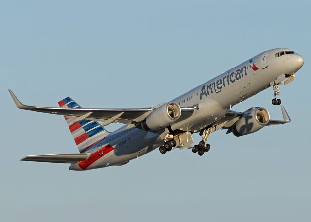 Boeing 757-200 (N206UW)