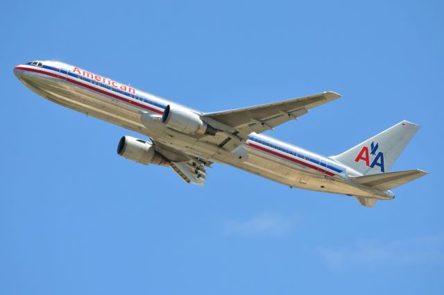 BOEING 767-300 (N371AA) - American Airlines N371NN departing DFW 05/05/2013