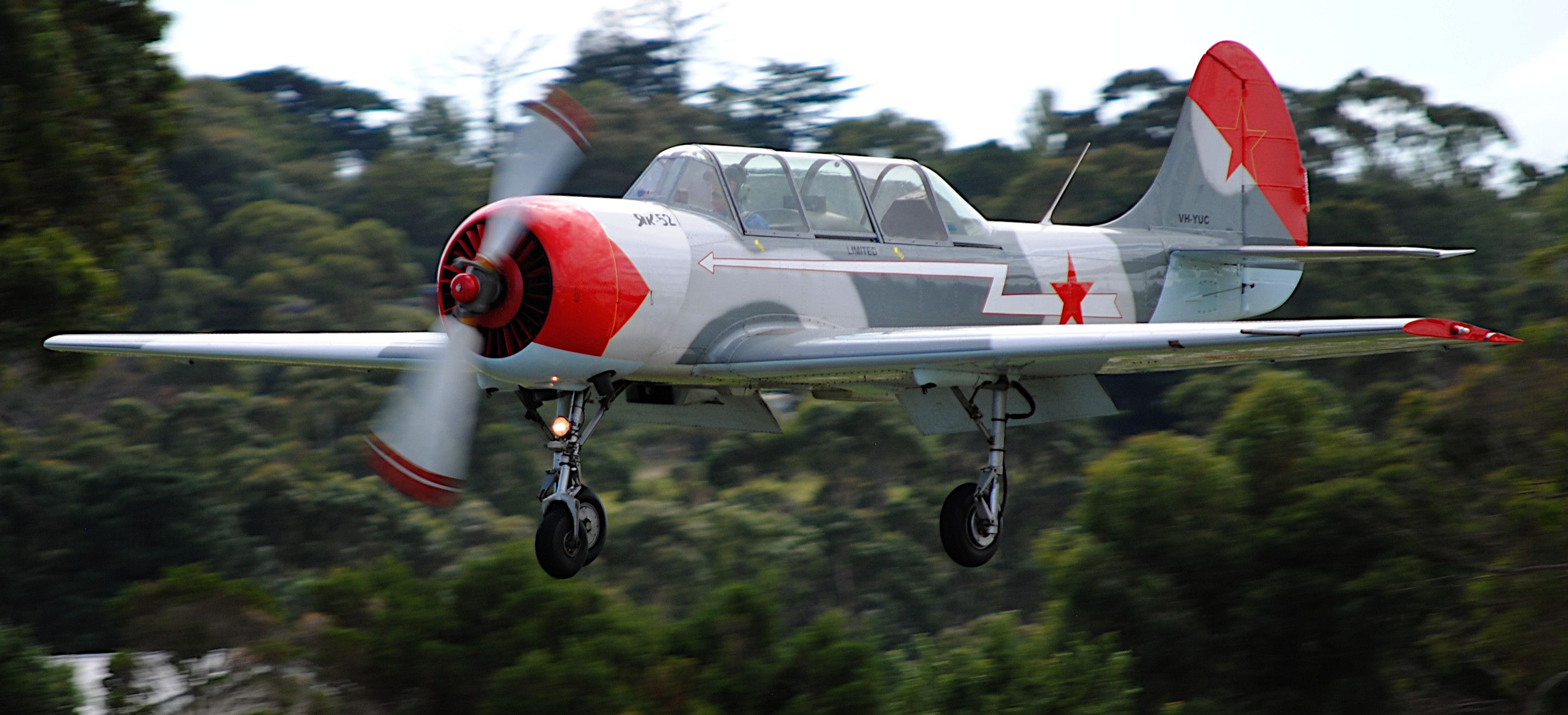 YAKOVLEV Yak-52 (VH-YUC)