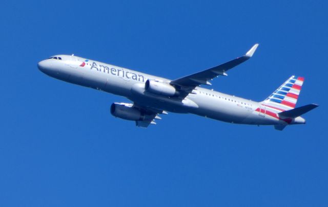 Airbus A321 (N113AN) - Shown here is an American Airlines Airbus A321 a few minutes until it lands in the Spring of 2018. 