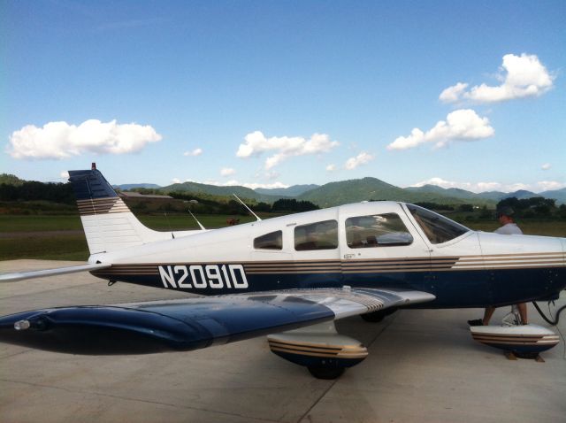 Piper Cherokee (N2091D) - Trip to the Mountains!