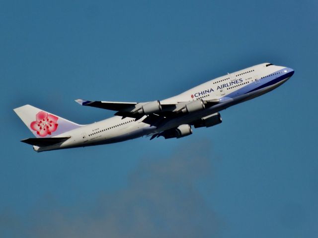 Boeing 747-400 (B-18215)