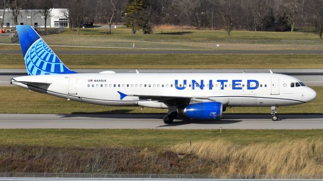 Airbus A320 (N449UA)