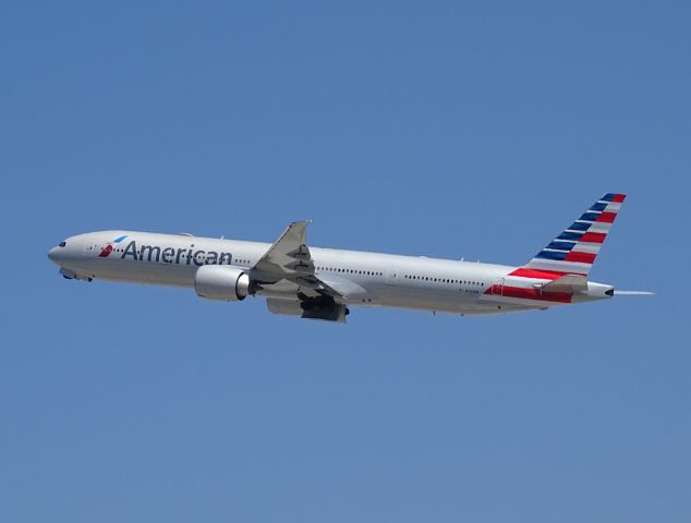 BOEING 777-300 (N722AN)