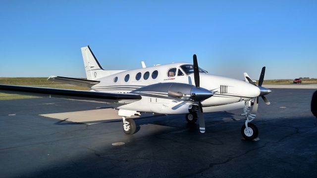 Beechcraft King Air 90 (N33QC)