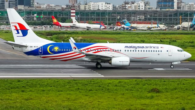 Boeing 737-700 (9M-MXX)