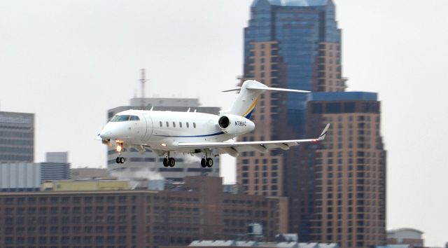 Bombardier Challenger 300 (N796AC)