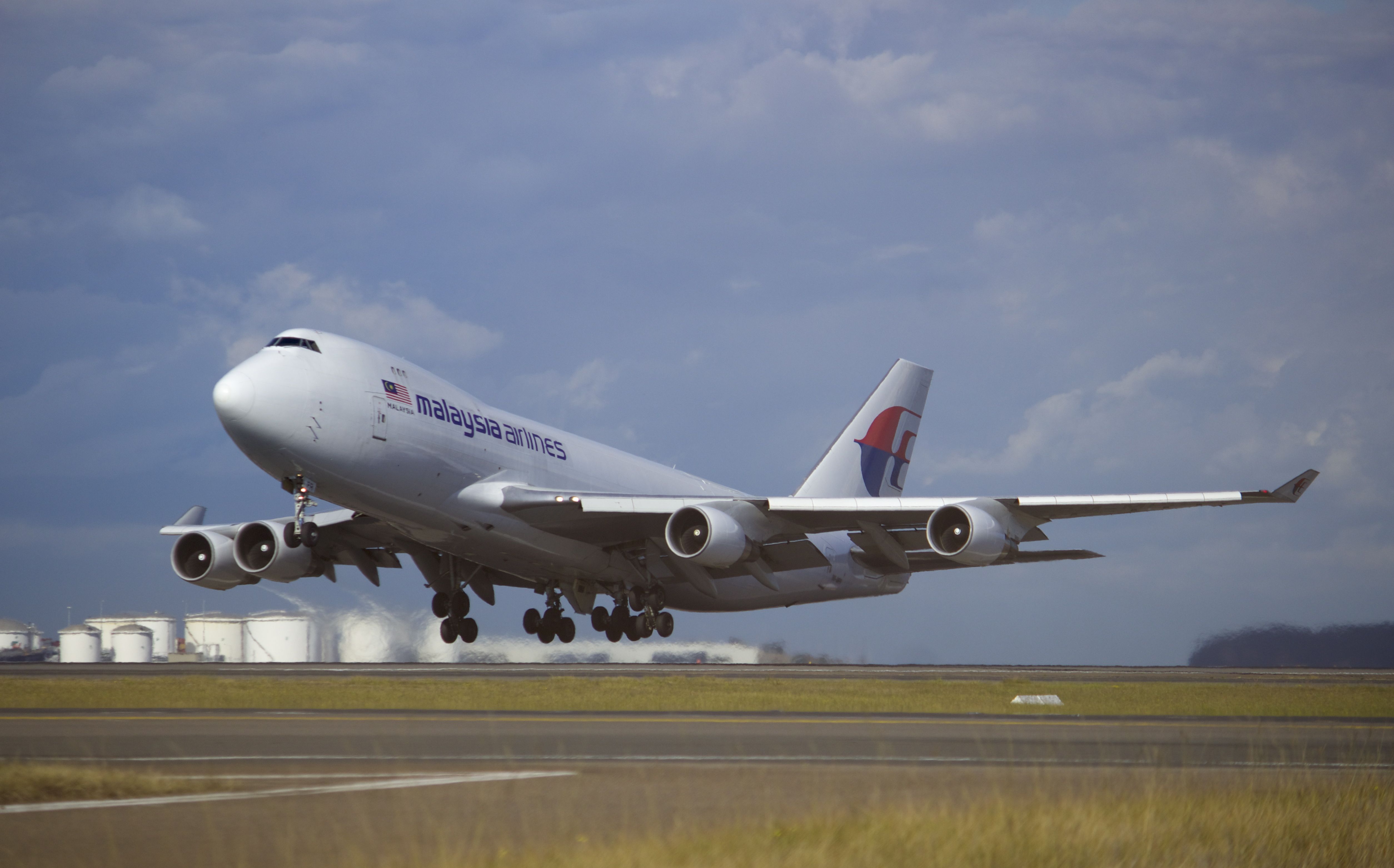 Boeing 747-400 (9M-MPR) - Very happy with this shot from next to runway 34L.