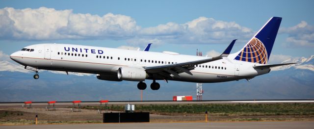 Boeing 737-900 (N66803) - Landing on 16L.