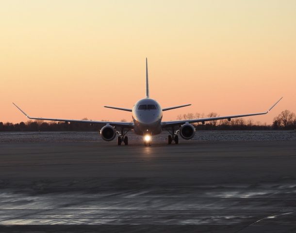 Embraer 170/175 (N269NN)