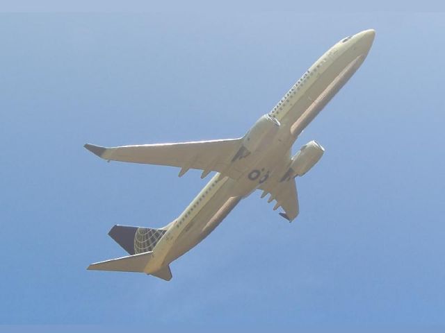 Boeing 737-800 (N26215) - Air to air in-flight over central NC