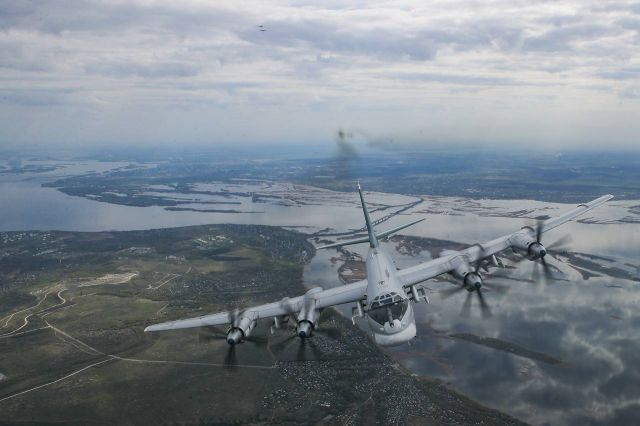 Tupolev Tu-142 —