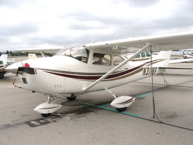 Cessna Skylane (N3118F) - PARKED AT FULLERTON