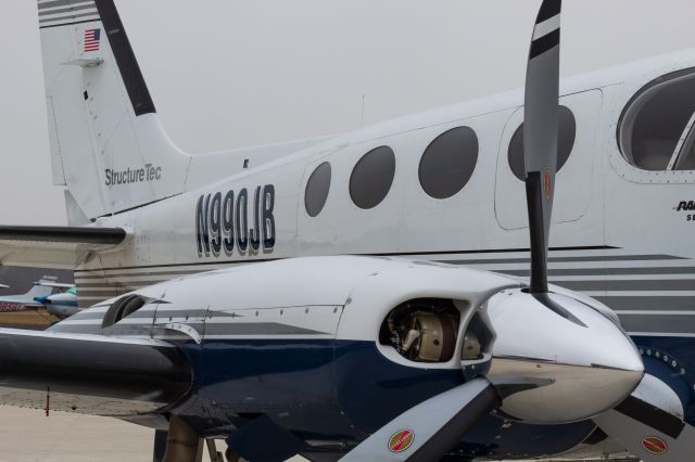 Cessna 340 (N990JB) - N990JB sits at the Cincinnati Jet Center FBO.