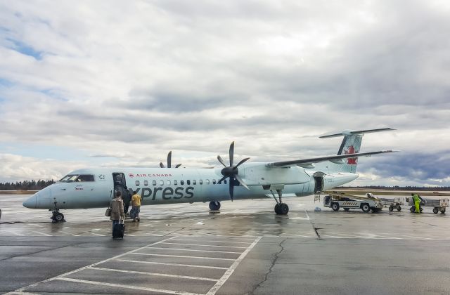 de Havilland Dash 8-400 (C-GGFJ)